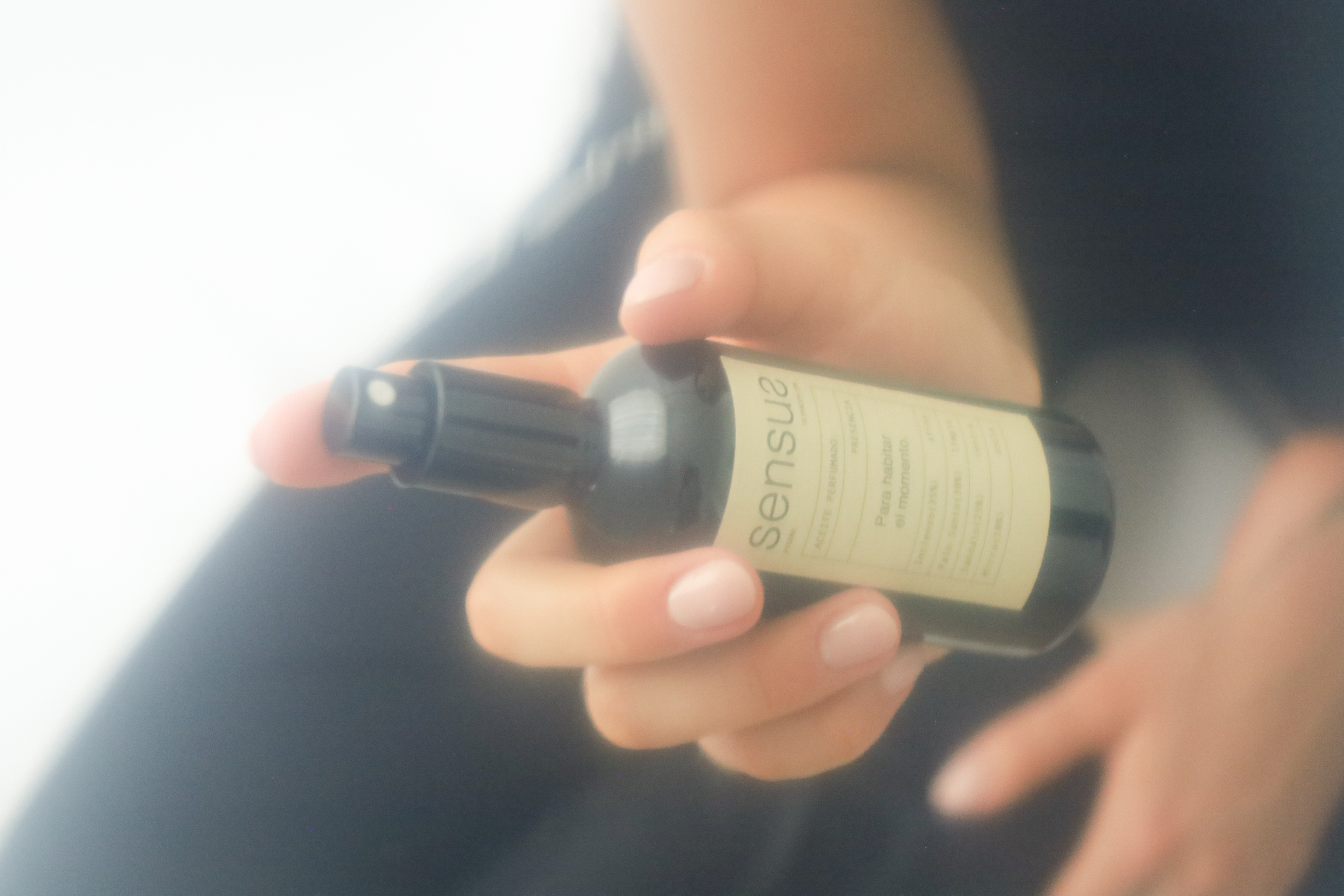 Aceite perfumado de presencia · incienso, palo santo, sándalo y mirra